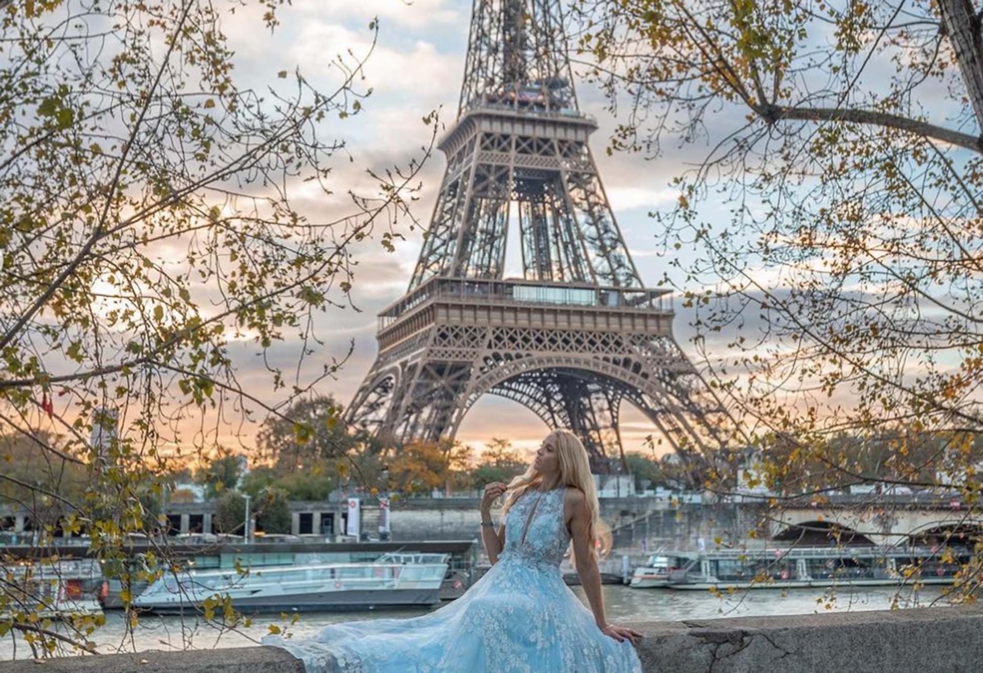 Autumn’s Embrace: Eiffel Tower in Fall Splendor