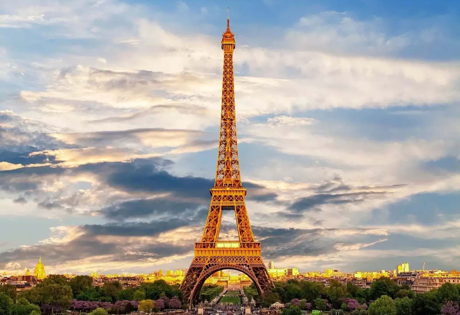 Mastering the Perfect Shot: Eiffel Tower Angles Guide