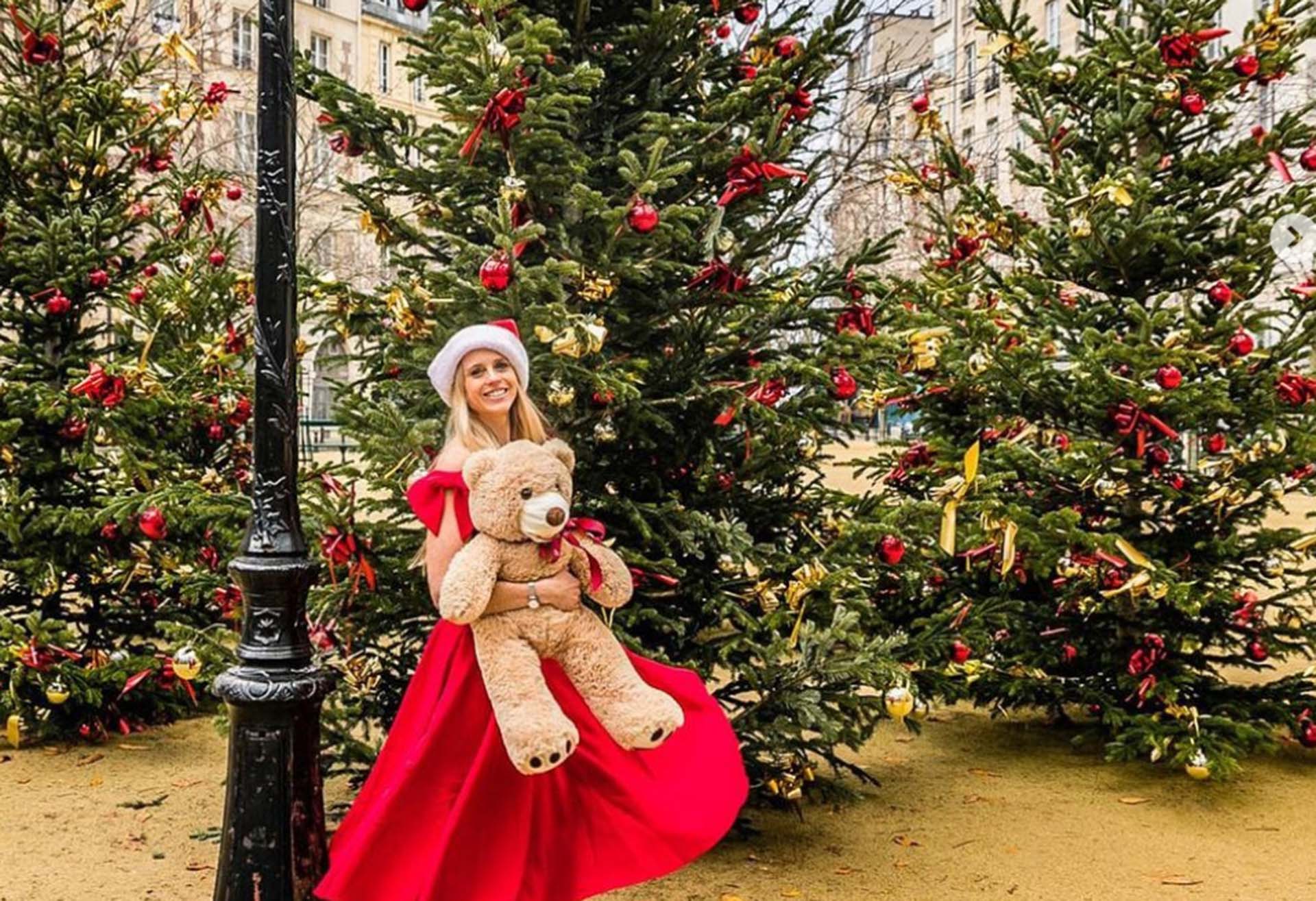 Parisian Christmas Delight: Unveiling the Best Photo Opportunities Part B