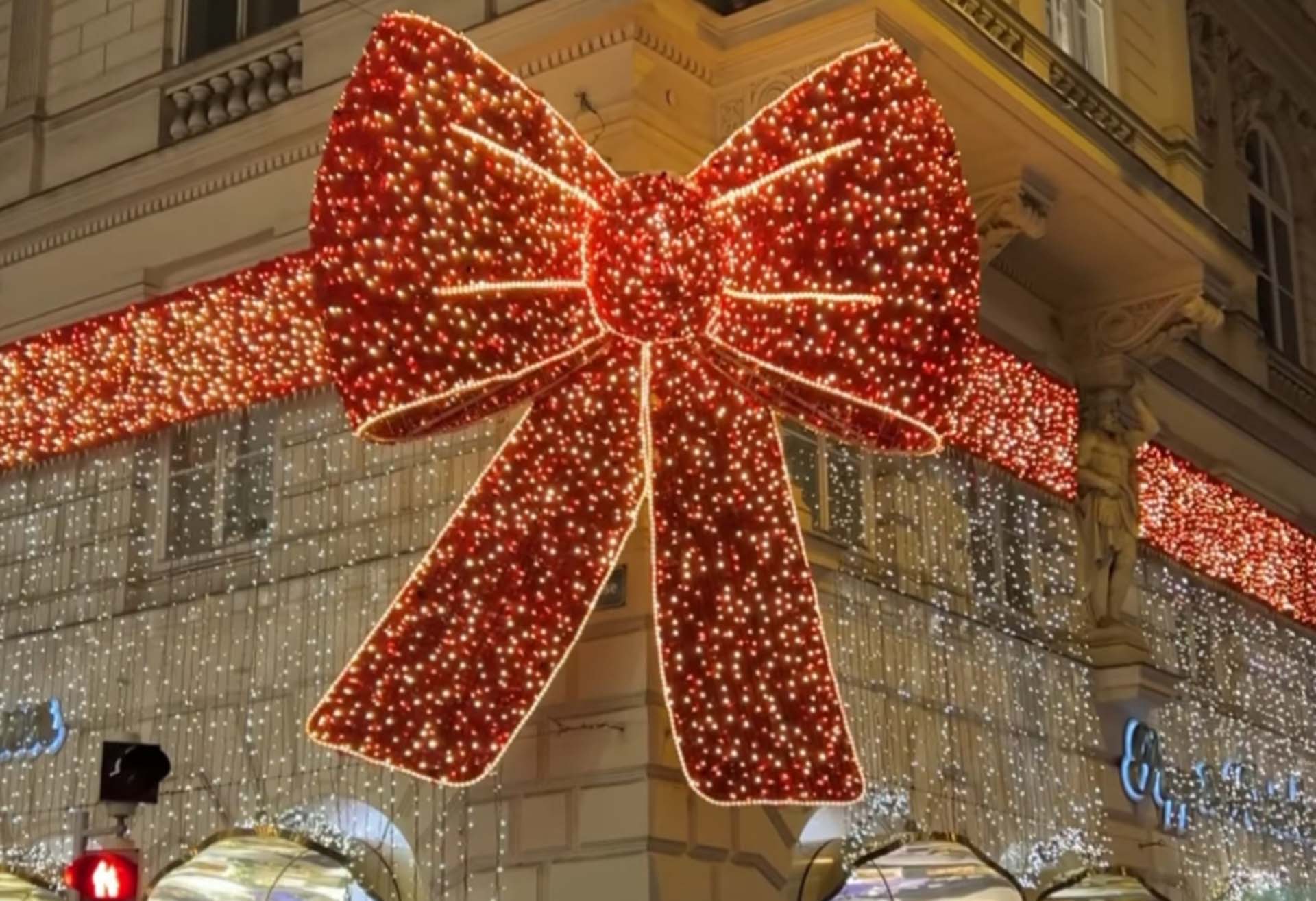 Vienna’s Christmas Bows: A Timeless Elegance